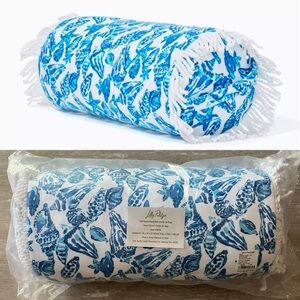 NWT Lilly Pulitzer Printed Pillow in Resort White Shell Collector